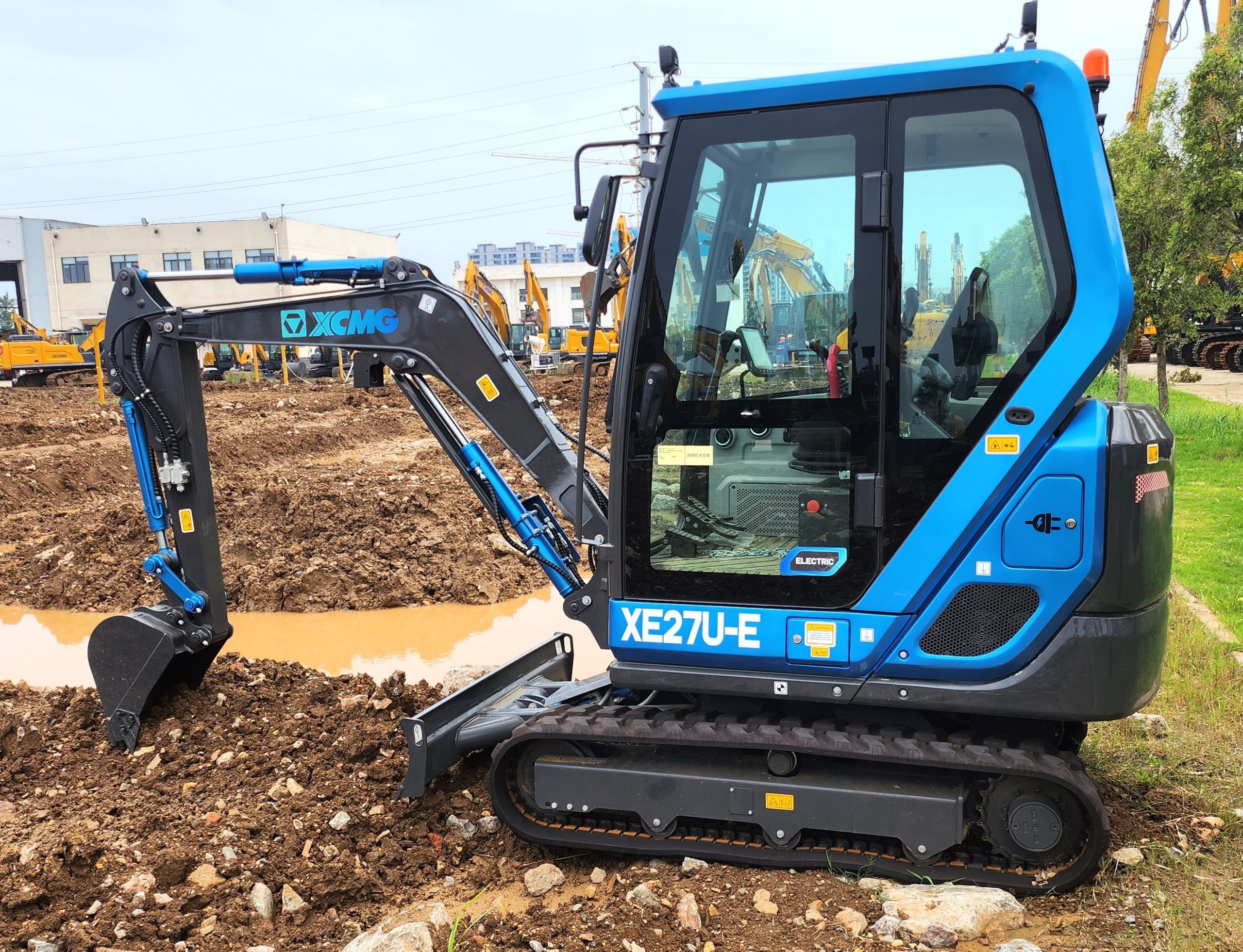 Electric Excavators - Etrucks®