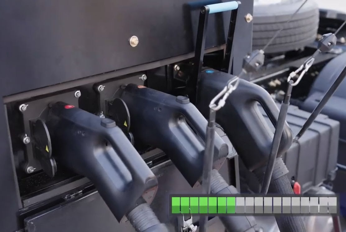 12. Huawei charger 2 charging guns and liquid cooling connection